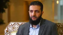 Ahmed al-Sharaa lors d'une interview accordée à la BBC à Damas le 18 décembre 2024