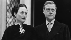 Wallis Simpson ao lado de Edward 8°