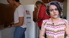 Repórter Mariana Sanches diante de imagem de pessoas votando nos EUA