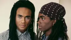 Rob e Fabrice, dois jovens negros de tranças no cabelo