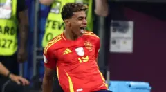 Yamal depois de marcar seu gol contra a França na Eurocopa