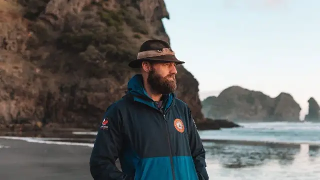 Thor em uma praia