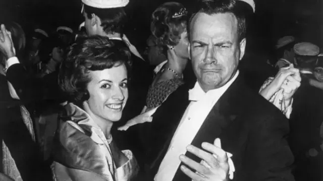 Feynman e esposa dançando