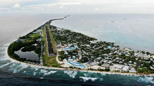 Funafuti, capital de Tuvalu, vista do alto