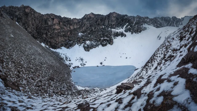 Lago Roopkund, no Himalaia