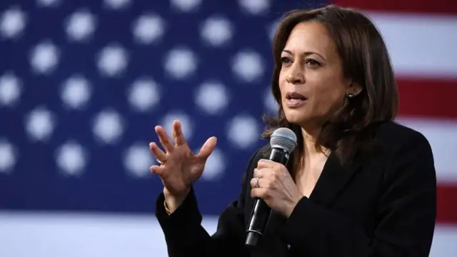 贺锦丽 (Kamala Harris)