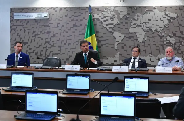 Professor da USP Ricardo Felicio, então presidente da Comissão de Relações Exteriores, senador Nelsinho Trad (PSD-MS), diretor do Departamento de Meio Ambiente do Itamaraty, ministro Leonardo Cleaver de Athayde e professor aposentado da Ufal Luiz Carlos Molion