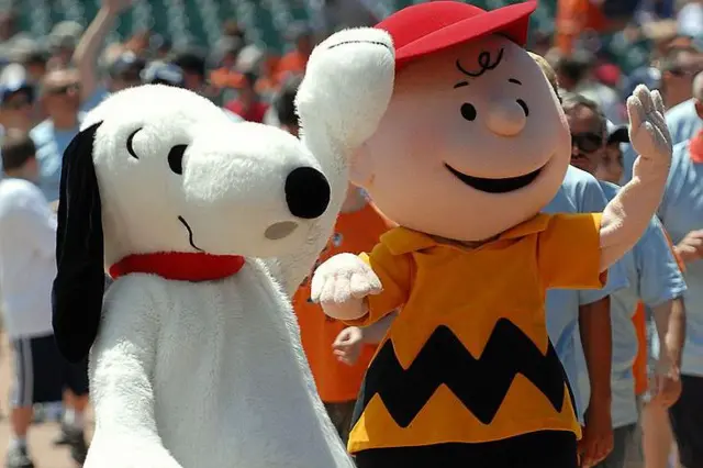 Bonecos de Snoopy e Charlie Brown