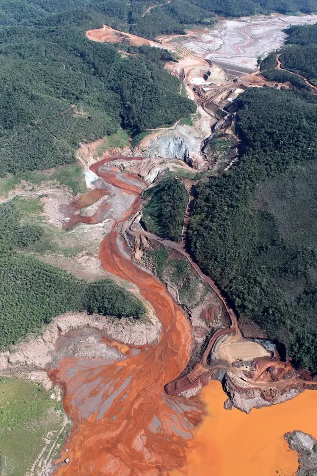 Tragédia em Mariana matou 19 pessoas, destruiu completamente três distritos e deixou milhares desabrigados