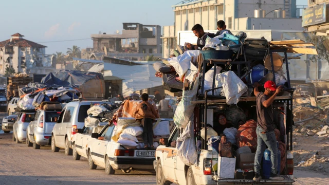 Palestinos fugindo de Rafah