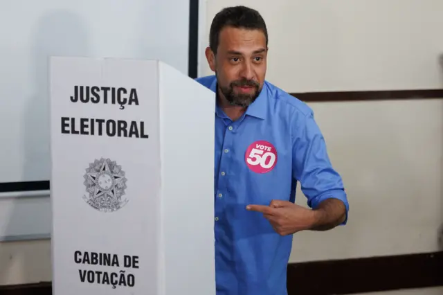 Boulos vota nas eleições municipais de SP, no segundo turno.






