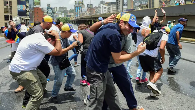 Henrique Capriles em passeata em Caracas