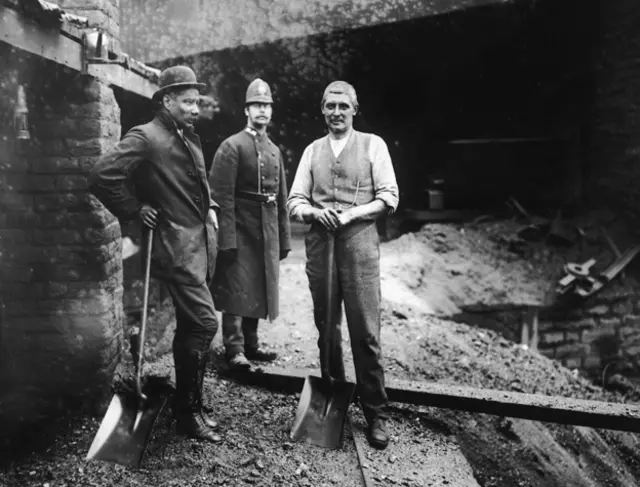 Mineiros em greve em Tonypandy, no País de Gales, em 1910