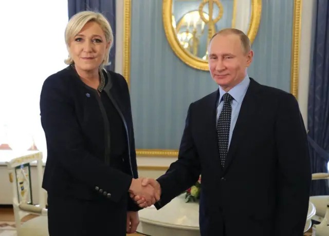 Marine Le Pen e Vladimir Putin