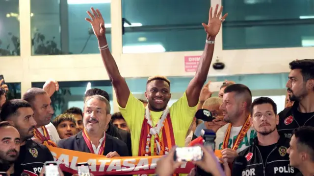 Victor Osimhen arriving in Istanbul