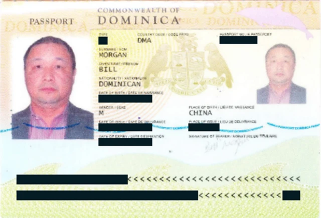 Passaporte dominicano de Liang Lingfei, mostrando seu outro nome, Bill Morgan.