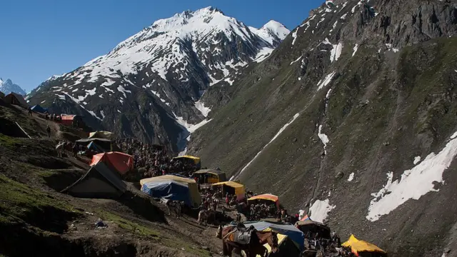 Hindu pilgrims visiting Amarnath