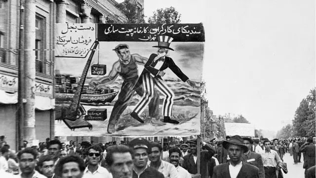 Protesto do Partido Tudeh em 1951 em Teerã