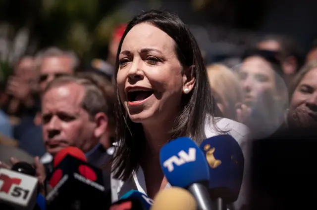 María Corina Machado em coletiva de imprensa na segunda-feira