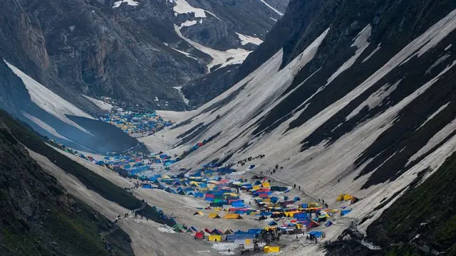 Hindu pilgrims camping outside Amarnath caves