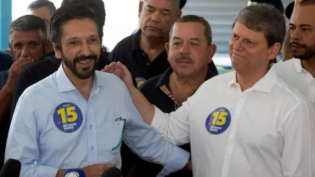 Ricardo Nunes e Tarcísio de Freitas em evento de campanha