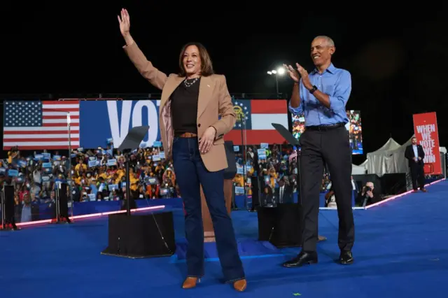 Kamala Harris ve Barack Obama