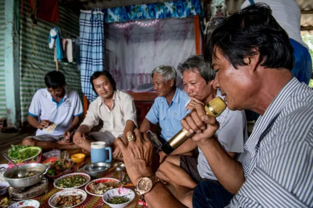 Dòng nhạc vàng dần thịnh hành lại tại Việt Nam sau chủ trương đổi mới văn hóa nghệ thuật năm 1986