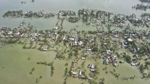 Enchentes na Índia e em Bangladesh