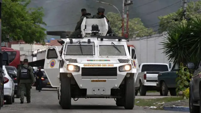 Vehículo blindado VN-4 de fabricação chinesa usado pela polícia venezuelana