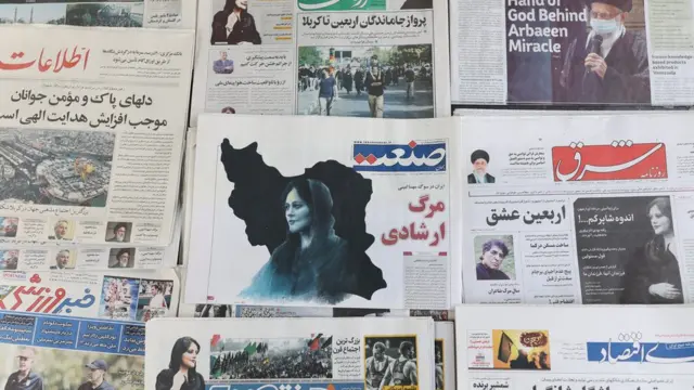 As perguntas sobre a morte de Mahsa Amini dominaram as capas de jornais iranianos no último domingo