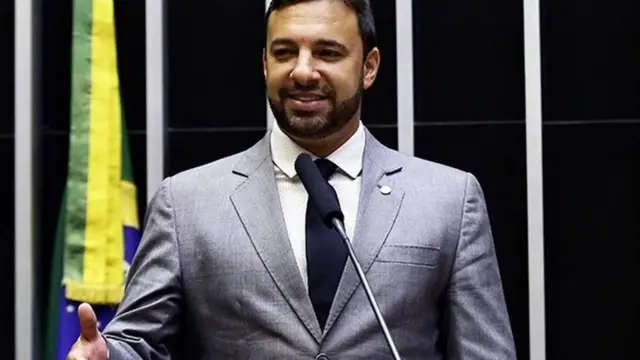 Deputado Daniel Freitas no plenário da Câmara dos Deputados