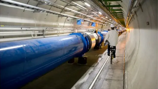 Tubo azul do acelerador de partículas