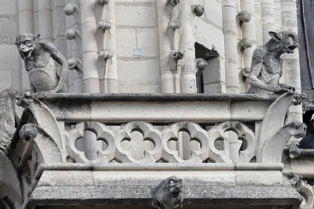 Esculturas de gárgulas da catedral de Notre-Dame