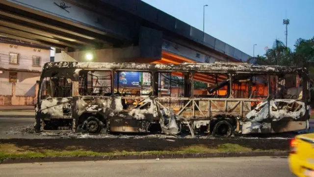 Ônibus incendiado no Recreio dos Bandeirantes, Rio de Janeiro