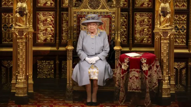 A rainha Elizabeth na sessão de abertura do Parlamento britânico no ano passado