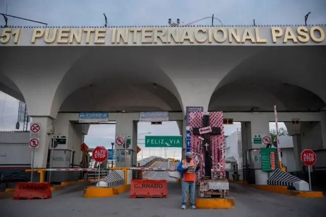 Passagem de fronteira entre El Paso, Texas, e Ciudad Juárez, Chihuahua.