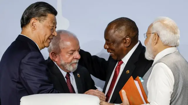 中國領導人習近平，巴西領導人盧拉，南非領導人拉馬福薩和印度領導人莫迪。