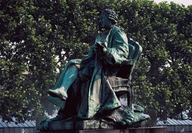 Estátua do naturalista Georges-Louis Leclerc de Buffon (1707-1788), no Jardin des Plantes, em Paris