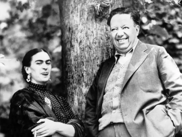 Frida Kahlo e Diego Rivera em foto em preto e branco