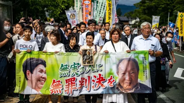 ひで子さんは支援者と共に再審請求を求めてきた