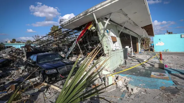 Construção destruída por furacão