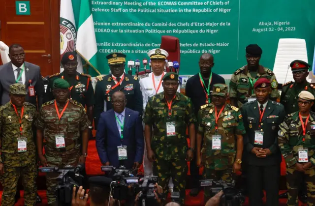 Les chefs d'état-major de la Cedeao lors d'une photo de groupe au siège de la défense à Abuja, en avril 2023. La CEDEAO avait envisagé d'envoyer des troupes au Niger après la destitution du président Bazoum.