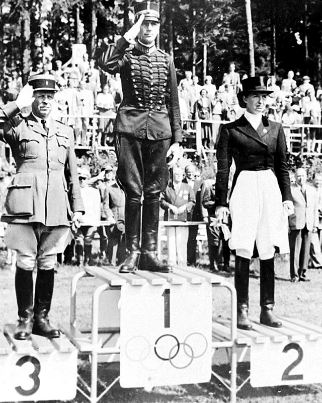 Lis Hartel ganha a medalha de prata em Helsinque, 1952