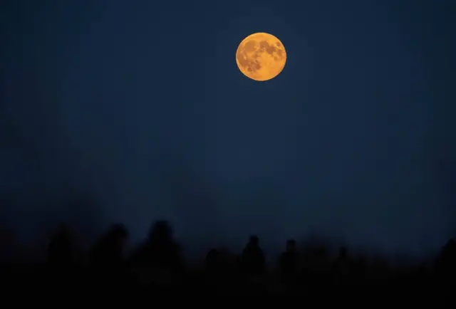 Superlua vista em Berlim, Alemanha