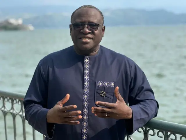 Dr Bakary Sambe, photographié ici au bord du lac Kivu en RDC.