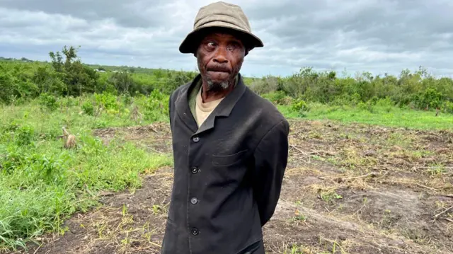 Tambala Jefwa, um homem negro numa plantação