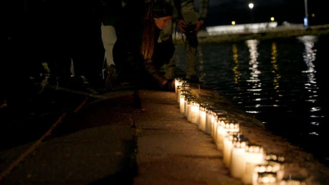 Velas acesas em vigília pelas vítimas de violência doméstica na capital Reykjavik