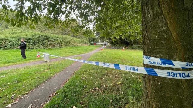 Cordão de isolamento da polícia no Franklin Park.