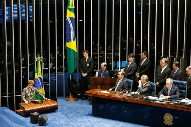 Dilma durante sessão sobre seu impeachment no Senado em 2016