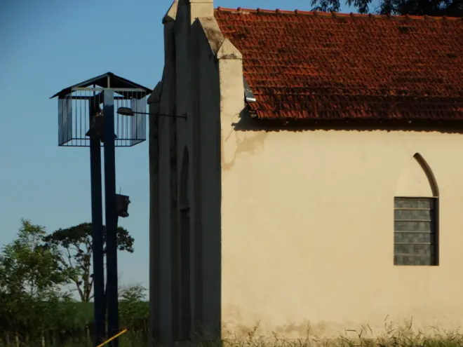 vista parcial de prédio da antiga igreja de Japurá